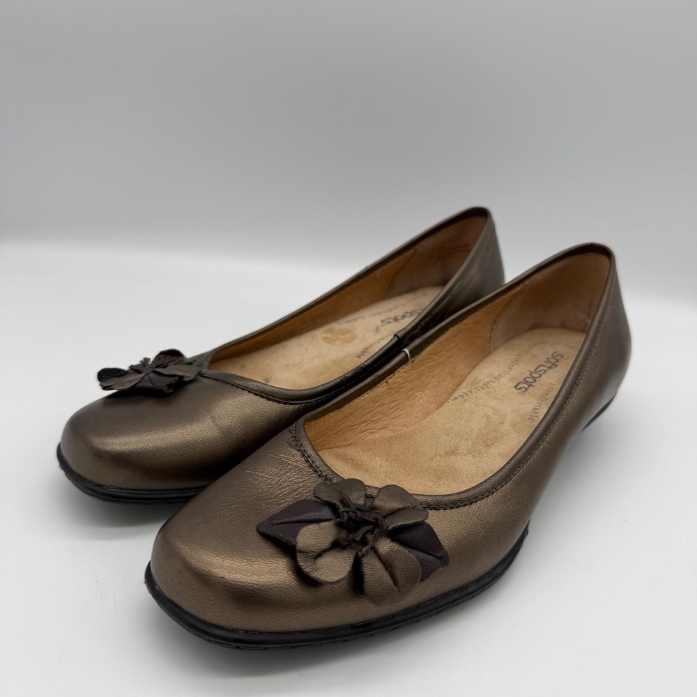 Softspots Womens‎ Bronze Metallic Leather Flower Low Wedge Pumps 7.5M